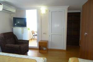 Изображение Изображение: Трёхместный «Стандарт» с балконом #1 #4