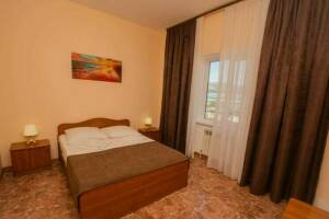 Изображение Изображение: 2-х комнатный 4-х местный номер с балконом (№ 9) #1 #9