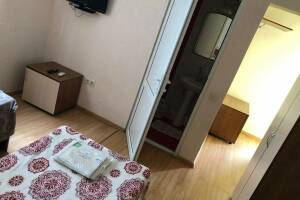 Изображение Изображение: Трёхместный номер «Комфорт» на первом этаже" #1 #3