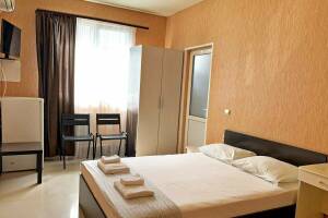 Изображение Изображение: Комната на троих + #1 #2