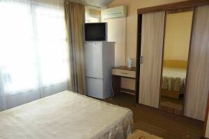 Изображение Изображение: Трехместный номер с балконом и видом на море #1 #4