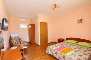 Изображение Изображение: Трехместный с двумя полутораспальными кроватямию #1 #1