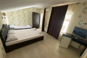 Изображение Изображение: Трехместный «Стандарт» с балконом #1 #4