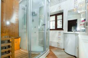 Изображение Изображение: Четырёхместная комната «Комфорт» с балконом #1 #5