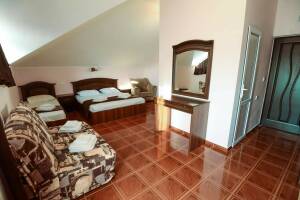 Изображение Изображение: 5-ти местный номер «Семейный» с балконом #1 #5