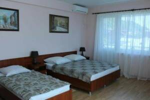 Изображение Изображение: Трехместный номер с балконом #1 #2