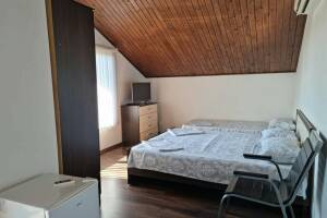 Изображение Изображение: 3-х местный номер с балконом на 2 этаже #1 #4