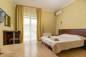 Изображение Изображение: Трёхместный номер с балконом #1 #2