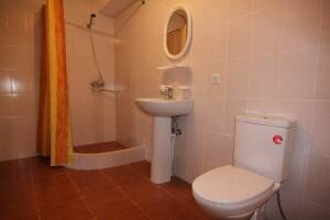 Изображение Изображение: Номер на 2−4 человека с удобствами (цокольный эт.) #1 #6