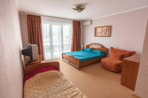 Изображение Изображение: Четырёхместный «Стандарт» с балконом #1 #9