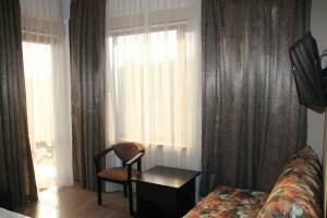 Изображение Изображение: Четырехместный номер с балконом #1 #3