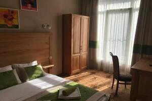 Изображение Изображение: Трёхместный «Стандарт» с балконом #1 #6