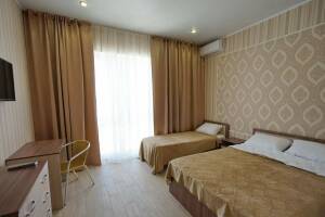 Изображение Изображение: Трёхместный «Стандарт» с балконом #1 #2