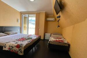 Изображение Изображение: Трёхместный «Стандарт» № 4 на третьем этаже #1 #1