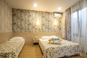 Изображение Изображение: «Стандарт» трёхместный с балконом #1 #2