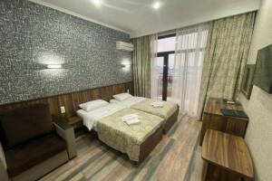 Изображение Изображение: Трехместный номер Делюкс с балконом с завтраком" #1 #30