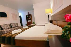 Изображение Изображение: «Коннект» на 8−10 человек, с кухней и балконом #1 #14