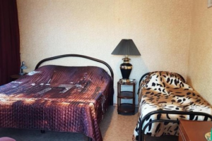 Изображение Изображение: «Трехместный» #1 #2