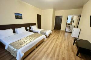 Изображение Изображение: Трёхместный номер «Комфорт+» #1 #2