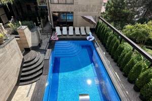 Изображение Дизайнерская евродвушка с бассейном в клубном доме #4