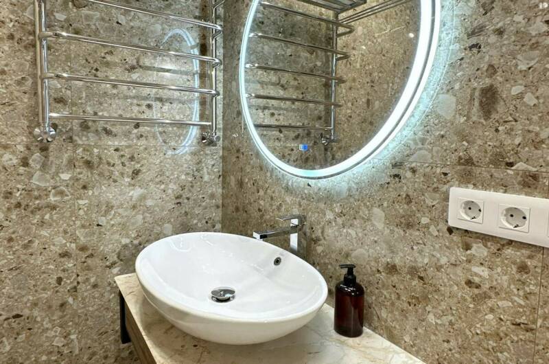 Изображение Изображение квартиры &quot;Просторная студия со стильным ремонтом&quot; #6 #4