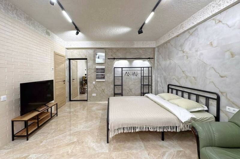 Изображение Изображение квартиры &quot;Просторная студия со стильным ремонтом&quot; #7 #5