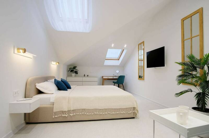 Изображение квартиры "Дизайнерская мансарда в 150 метрах от моря" #1