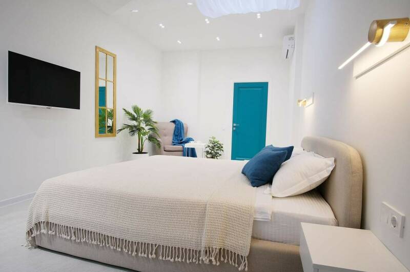 Изображение Изображение квартиры &quot;Дизайнерская мансарда в 150 метрах от моря&quot; #3 #1