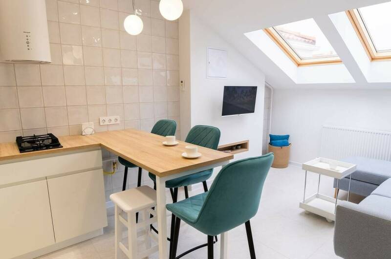 Изображение Изображение квартиры &quot;Дизайнерская мансарда в 150 метрах от моря&quot; #10 #8