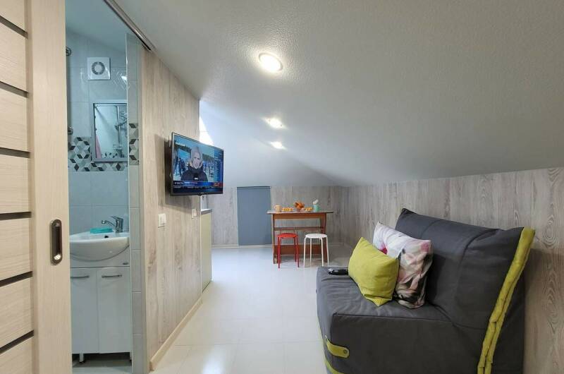 Изображение Изображение квартиры &quot;Уютная мансарда с новой мебелью&quot; #7 #5