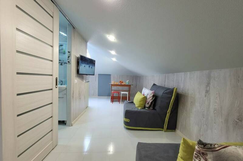 Изображение Изображение квартиры &quot;Уютная мансарда с новой мебелью&quot; #10 #8