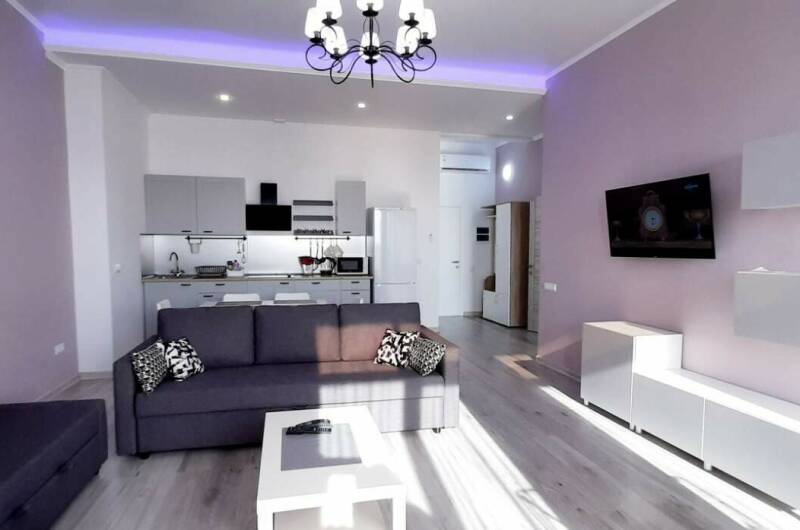 Изображение квартиры "2-х комнатная квартира в центре (74 м²)" #1