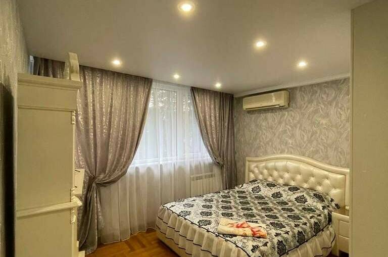 Изображение квартиры "2-х комнатная квартира в центре у моря" #1