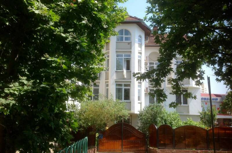 Изображение гостиницы "Гостевой дом на Изумрудной" #1