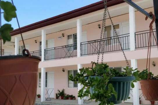 Изображение гостиницы "Гостевой дом «Артём и Анжела»" #1