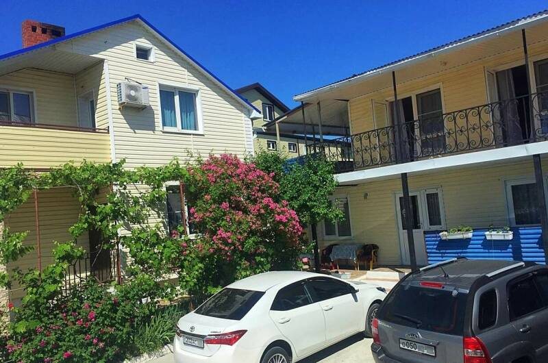 Изображение гостиницы "Гостевой дом «Семейный дворик»" #1