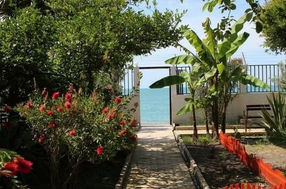 Изображение гостиницы "Гостевой дом «Дарина-море»" #1