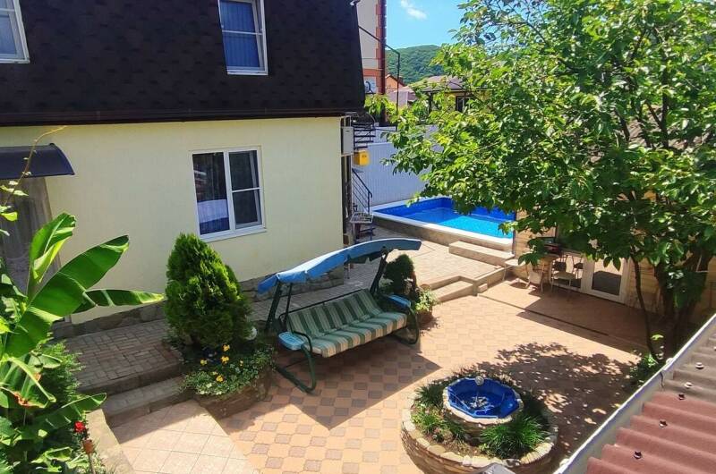 Изображение гостиницы "Гостевой дом «Цветочный дворик»" #1