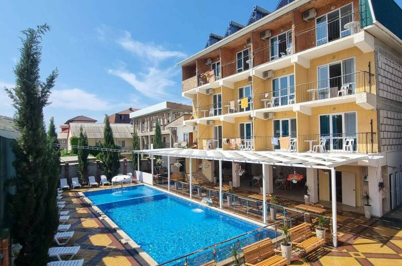 Изображение гостиницы "Семейный отель «Канария»" #1