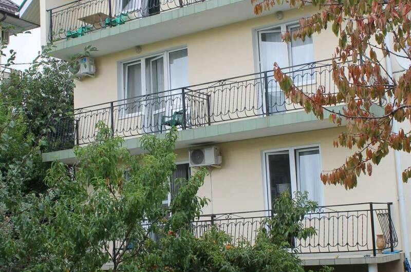 Изображение гостиницы "Гостевой дом «Лужайка»" #1