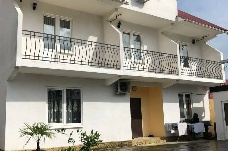 Изображение гостиницы "Гостевой дом «MolodezhnyyHouse»" #1